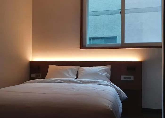 Pillowsopher Hongdae Hotel *