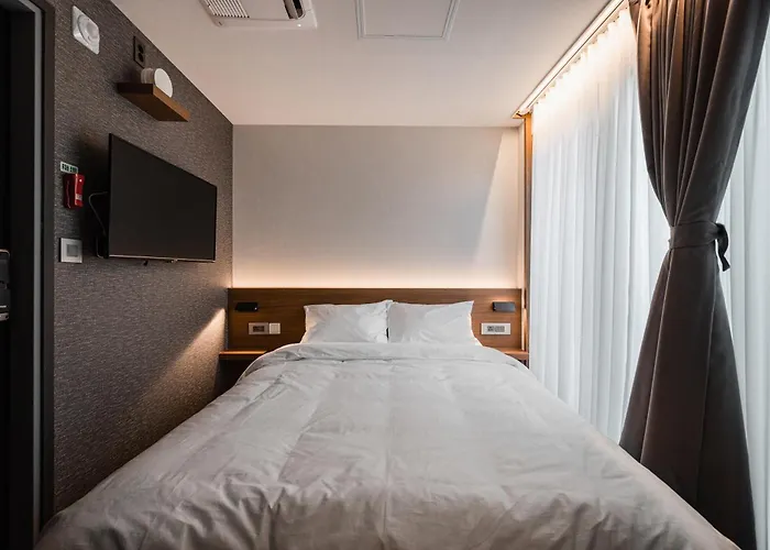 Pillowsopher Hongdae Hotel *