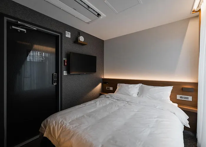 Pillowsopher Hongdae Hotel