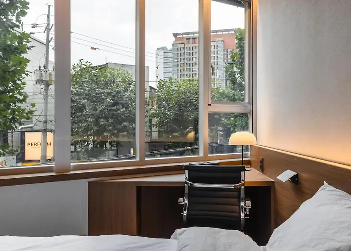 Pillowsopher Hongdae Hotel *