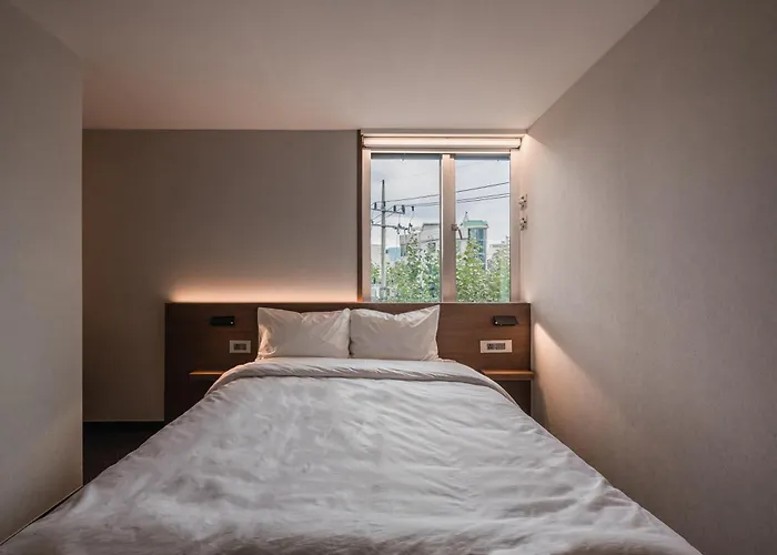 Pillowsopher Hongdae Hotel